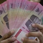 Ilustrasi nilai tukar rupiah melemah hingga menembus Rp18.000 per dolar AS di tengah gejolak pasar keuangan Indonesia.