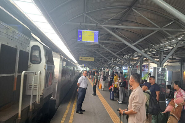 penumpang kereta