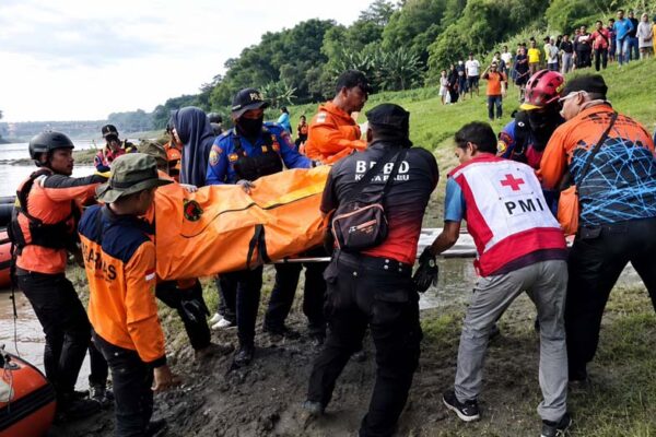 tenggelam di bengawan solo