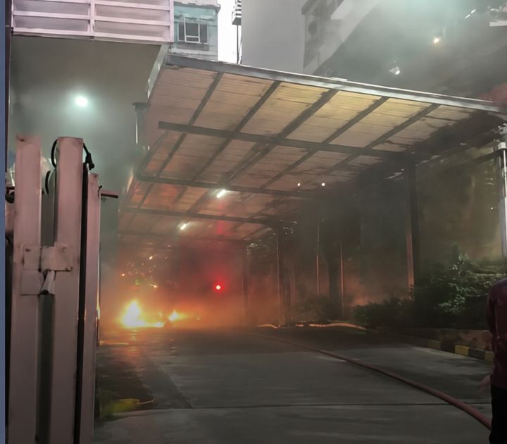 Surabaya Kebakaran Basement Apartemen Trillium Surabaya, Damkar Pastikan Mobil Terbakar Bukan Kendaraan Listrik